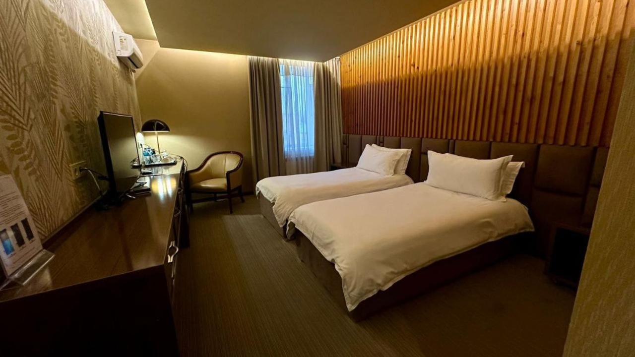 Barhat Hotel & Spa Taraz Luaran gambar