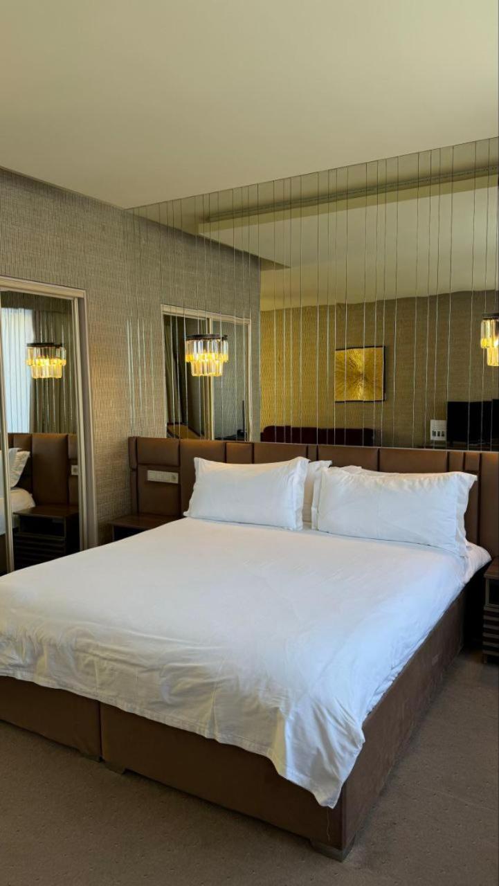 Barhat Hotel & Spa Taraz Luaran gambar