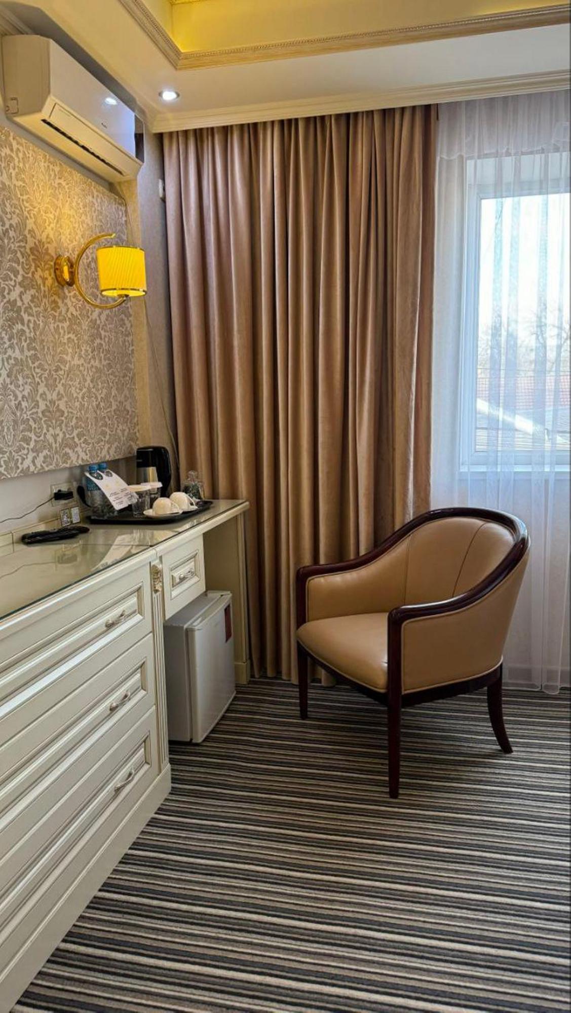 Barhat Hotel & Spa Taraz Luaran gambar
