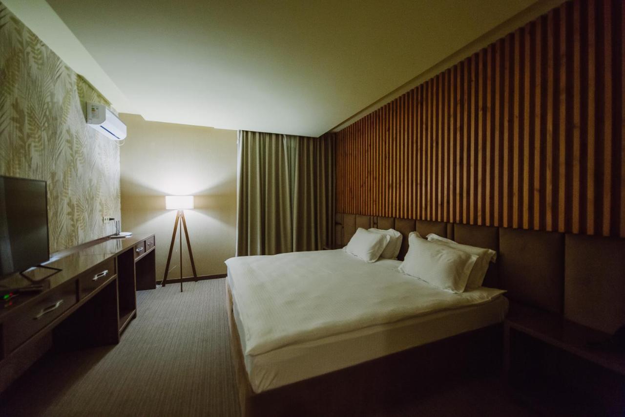 Barhat Hotel & Spa Taraz Luaran gambar