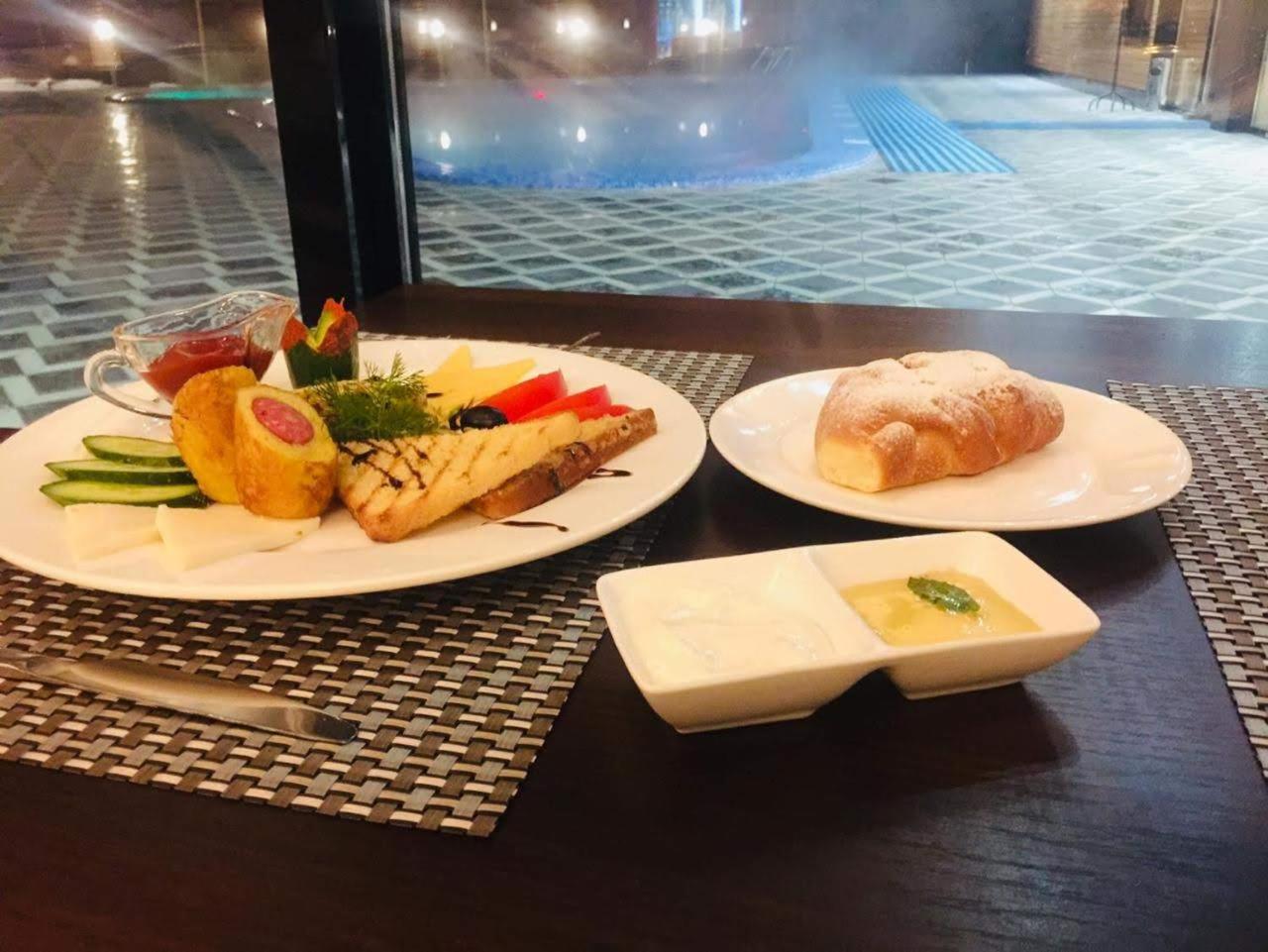 Barhat Hotel & Spa Taraz Luaran gambar